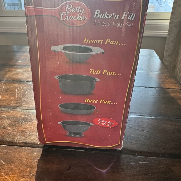 Betty Crocker Bake'n Fill 4 Piece Set - Red and Black - Picture 4 of 8